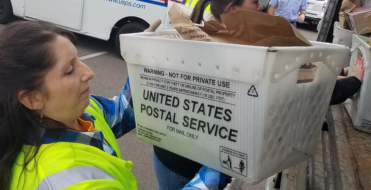 UFCW 663 member volunteer Stamp out Hunger food donation into truck